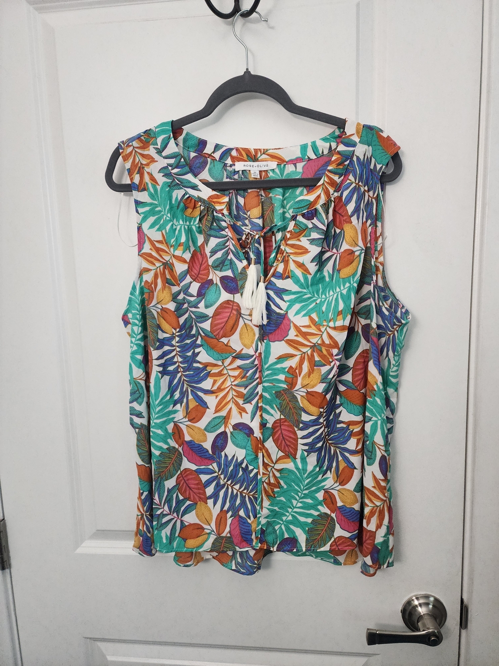 5/$30 Rose & Olive Tropical Leaf Tie-Front Sleeveless Top